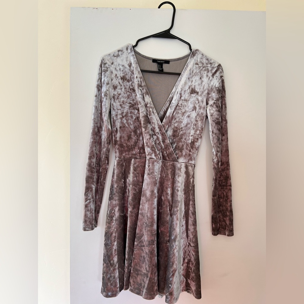 Forever 21 Velvet Long Sleeve Dress in Gray/Silver